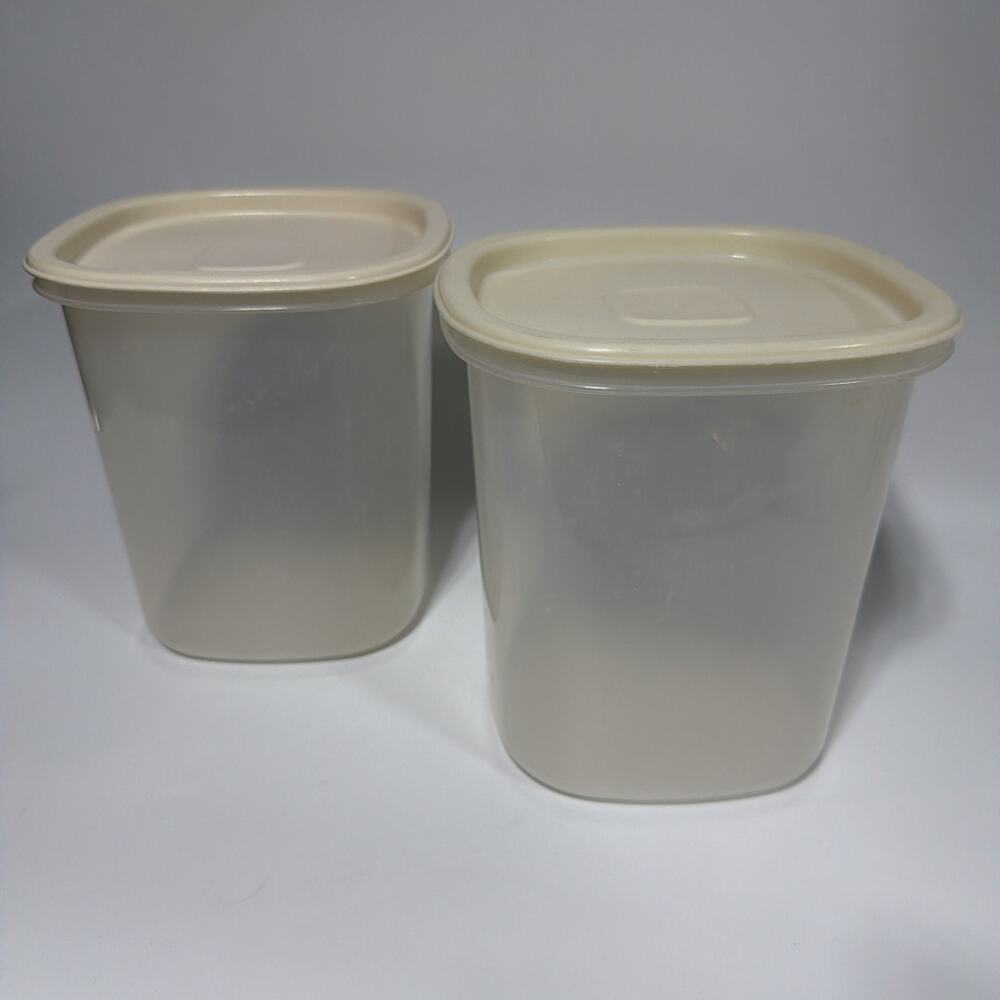 Set 2 Rubbermaid #6 Servin Saver Square 12 Cup Storage Canisters Almond Lids
